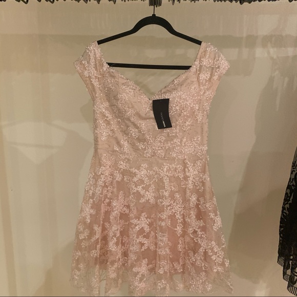 Fashion Nova Dresses & Skirts - FASHION NOVA MINI DRESS